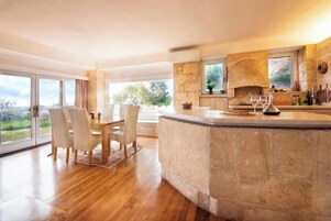 Smart TV 65 pulgadas con canales de televisión digitales