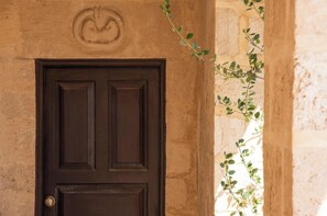 Property entrance - Artisan Villa Aegina (Aegina)