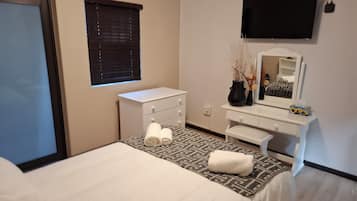 7 bedrooms, iron/ironing board, Internet, bed sheets