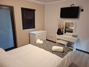 7 chambres, fer et planche à repasser, accès Internet, draps fournis