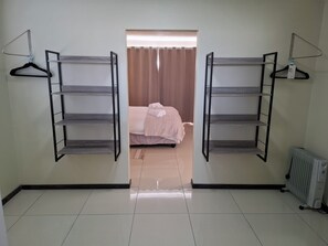 7 habitaciones, tabla de planchar con plancha, internet y ropa de cama 