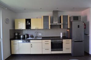 Micro-ondes, plaque de cuisson, lave-vaisselle