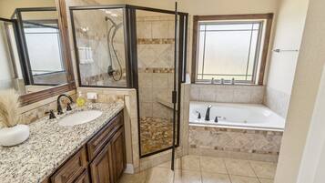 Maison, 3 chambres | Salle de bain | Shampooing