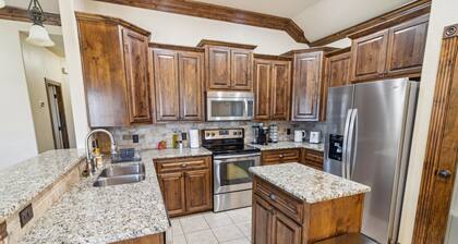 Gorgeous 4br Dakota Springs Home 3 Bedroom Home