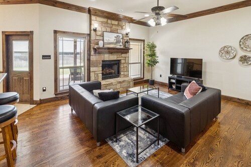 Gorgeous 4br Dakota Springs Home 3 Bedroom Home