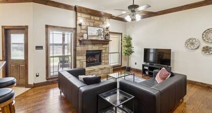 Gorgeous 4br Dakota Springs Home 3 Bedroom Home