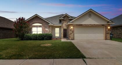 Gorgeous 4br Dakota Springs Home 3 Bedroom Home