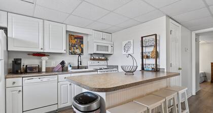Coastal Retreat Steps From Private Beach 2 Bedroom Apts