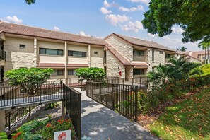 Condo, 2 Bedrooms | Property grounds