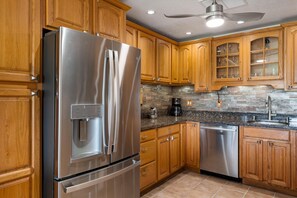 Condo, 2 Bedrooms | Private kitchen