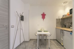 Studio, 1 Double Bed | Private kitchen | Fridge, microwave, stovetop, coffee/tea maker