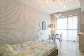 Espace de travail pour ordinateur portable, fer et planche à repasser