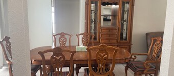 Terrific 3-bedroom house with bird caged swimming pool in Spring Hill