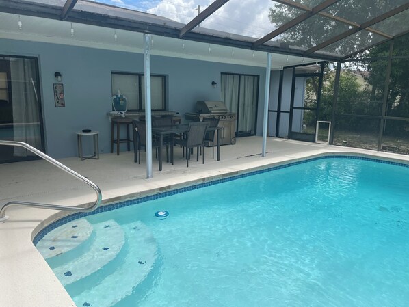 Pool - Terrific 3-bedroom house with bird caged swimming pool in Spring Hill (Spring Hill)