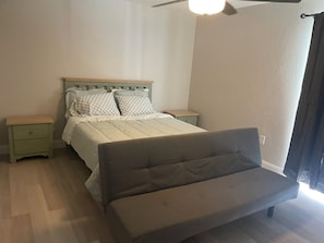 3 habitaciones, tabla de planchar con plancha, wifi y ropa de cama 