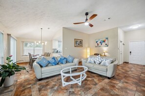 Älytelevisio, takka, kirjoja