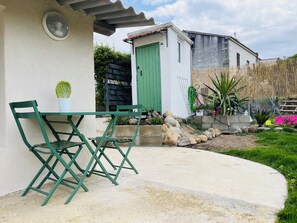 Outdoor dining - "Didou T1 5km from the beach (Ventiseri)