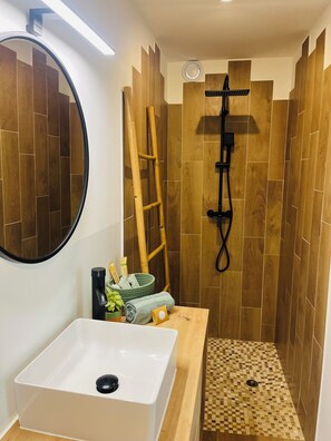 Shower, hair dryer, towels, soap - "Didou T1 5km from the beach (Ventiseri)