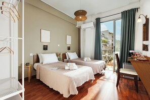 Habitación doble clásica, 1 habitación, balcón, vista a la ciudad | Sábanas de algodón egipcio, ropa de cama de alta calidad y edredón 