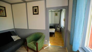 3 bedrooms, iron/ironing board, travel cot, wheelchair access