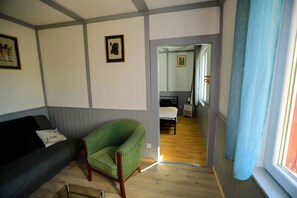 3 bedrooms, iron/ironing board, travel cot, wheelchair access