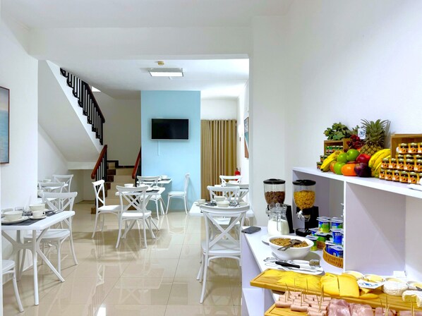Free daily continental breakfast