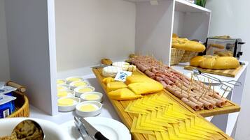 Free daily continental breakfast