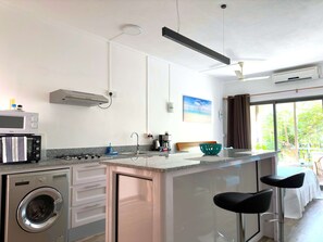 Standard Studio | Private kitchen | Electric kettle - Residence Le Point Choisy (Grand-Baie)