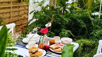 Free daily continental breakfast