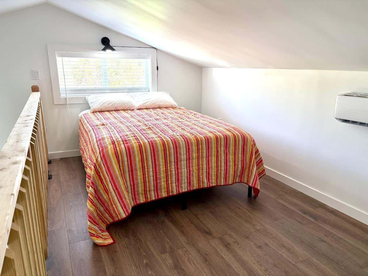 1 habitación, tabla de planchar con plancha, wifi gratis y ropa de cama 