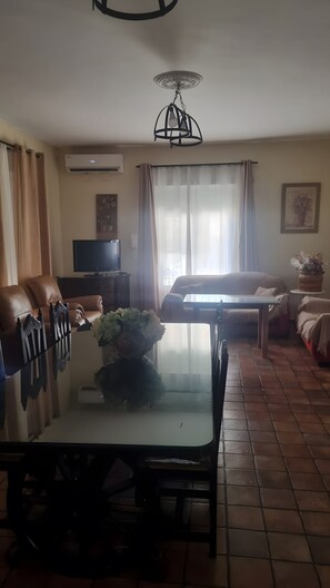 Televisión, chimenea