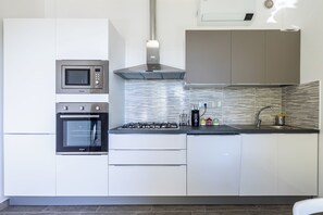 Lejlighed - 1 soveværelse - havudsigt | Privat køkken | Køleskab, mikrobølgeovn, ovn, kogeplade