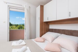 5 chambres, fer et planche à repasser, Wi-Fi, draps fournis