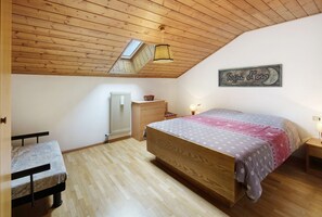 2 Schlafzimmer, Bügeleisen/Bügelbrett, Bettwäsche