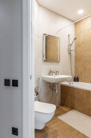 Comfort Apartment, Balcony, River View | Bathroom