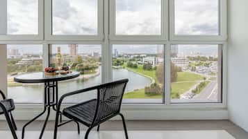 Apartemen Comfort, balkon, pemandangan sungai | Balkon