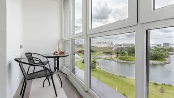 Departamento Confort, balcón, vista al río | Vista del balcón