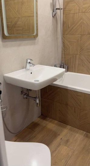 Apartamento conforto, sacada, vista para o rio | Banheiro
