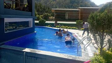 Utomhuspool