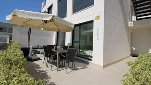 Apartment | Outdoor dining - Torrevieja Apartment for 5 Guests (Torrevieja)
