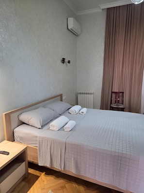1 bedroom, iron/ironing board, Internet - Old Balcony: Stay in Central Kutaisi: Private AC 1-Bedroom Apartment for Couples (Kutaisi)