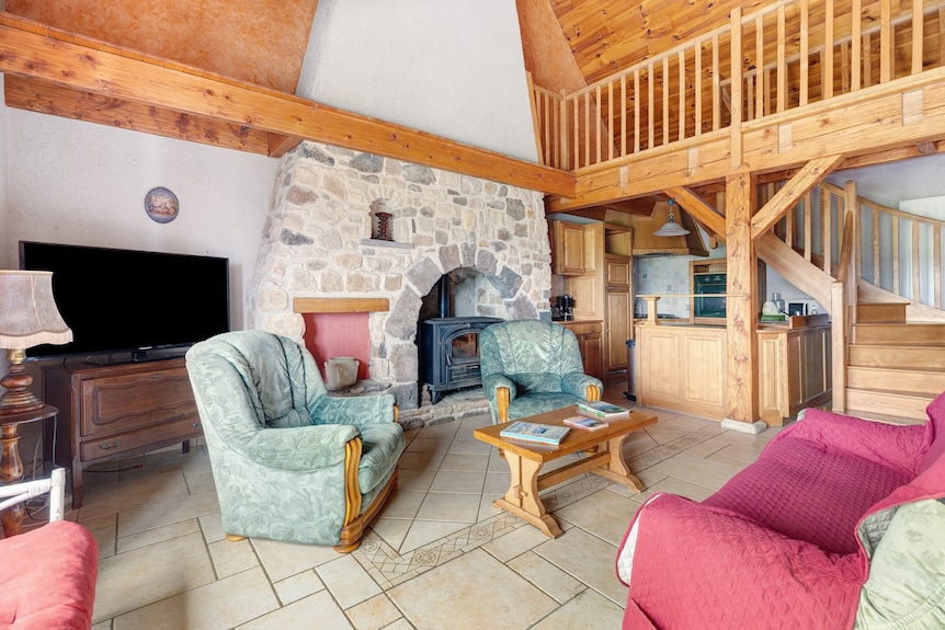 Maison De Vacances 'Le Panorama' Avec Vue Sur La Montagne, Terrasse Partagée Et Wi-fi - Puy-de-Dôme