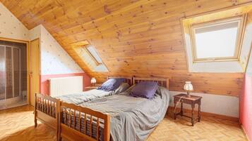 5 slaapkamers, een strijkplank/strijkijzer, wifi