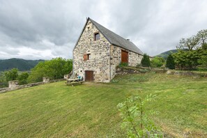 Exterior - Holiday Home 'Le Panorama' with Mountain View, Shared Terrace and Wi-Fi (Rentières)