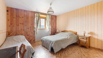 5 habitaciones, tabla de planchar con plancha y wifi