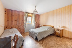 5 bedrooms, iron/ironing board, WiFi