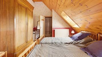5 bedrooms, iron/ironing board, WiFi