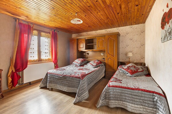 3 bedrooms, WiFi, bed sheets