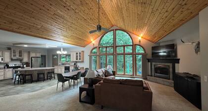 Castle Rock Retreat - Peaceful Escape but close to the fun!