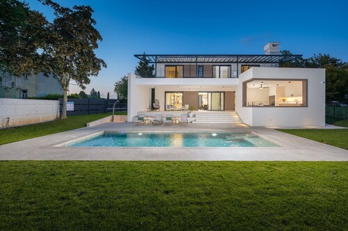 Villa Castanea – Stylish 3-Bedroom Villa with Private Pool in Peaceful village